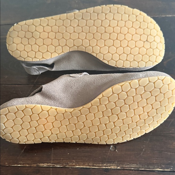 Mukishoes Barefoot Clogs - Picture 2 of 7